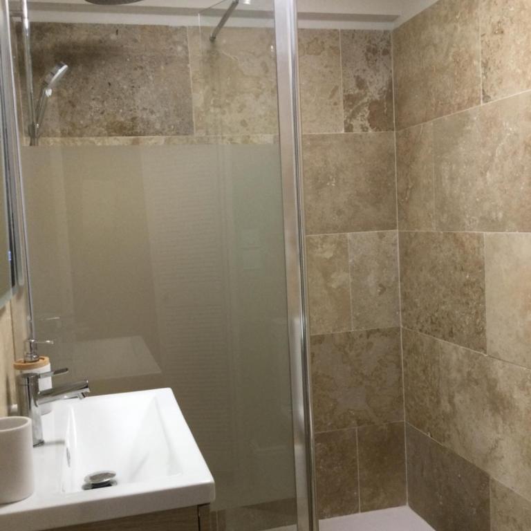 Bastidon provençal dans domaine naturiste avec accès gratuit parc aquatique - Maison 2 Chambres - 17