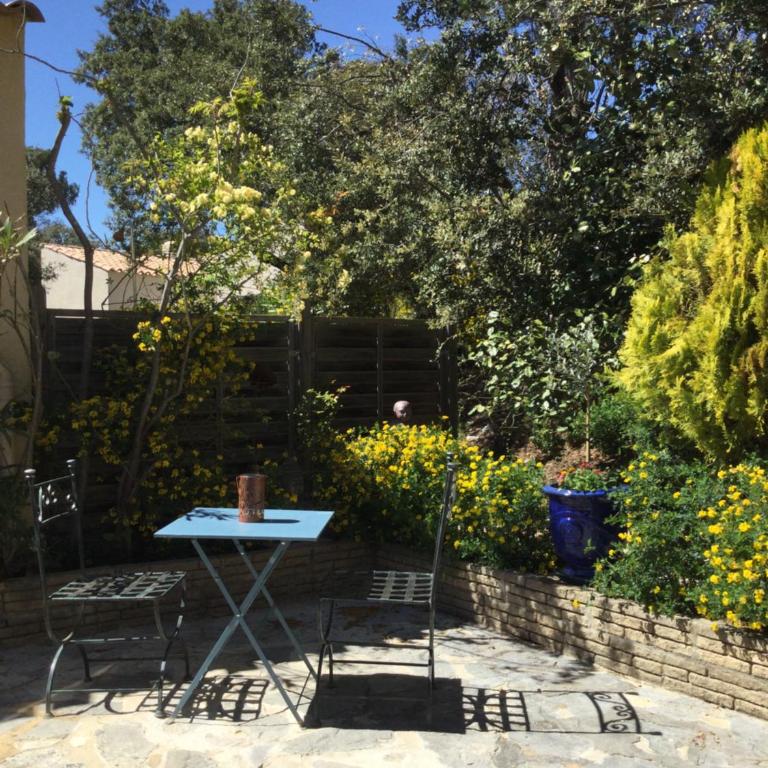 Bastidon provençal dans domaine naturiste avec accès gratuit parc aquatique - Maison 2 Chambres - 2