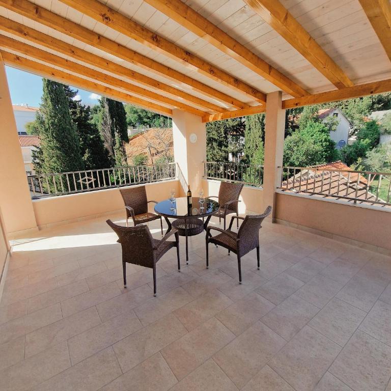 Apartmani Krivokapic - Apartment with Terrace - 5