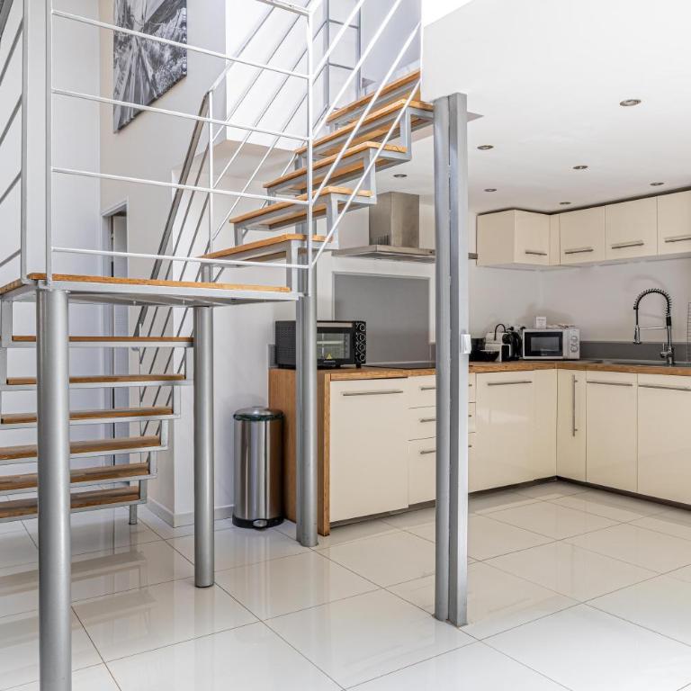 MEY T3 - Magnifique LOFT 3 pièces à 50m du vieux port et des plages - Apartment mit 2 Schlafzimmern - 8