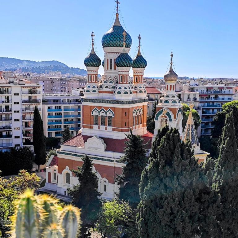 3P 72m2 Climatisé Vue exceptionnelle Cathédrale St Nicolas et Mer - Appartement 2 Chambres Deluxe avec Balcon - 2