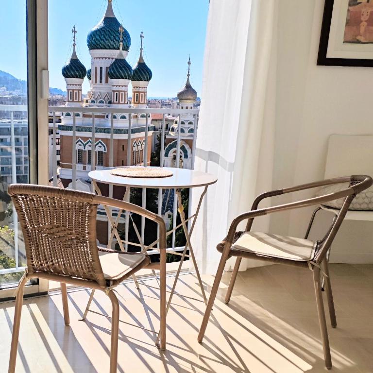3P 72m2 Climatisé Vue exceptionnelle Cathédrale St Nicolas et Mer - Appartement 2 Chambres Deluxe avec Balcon - 4