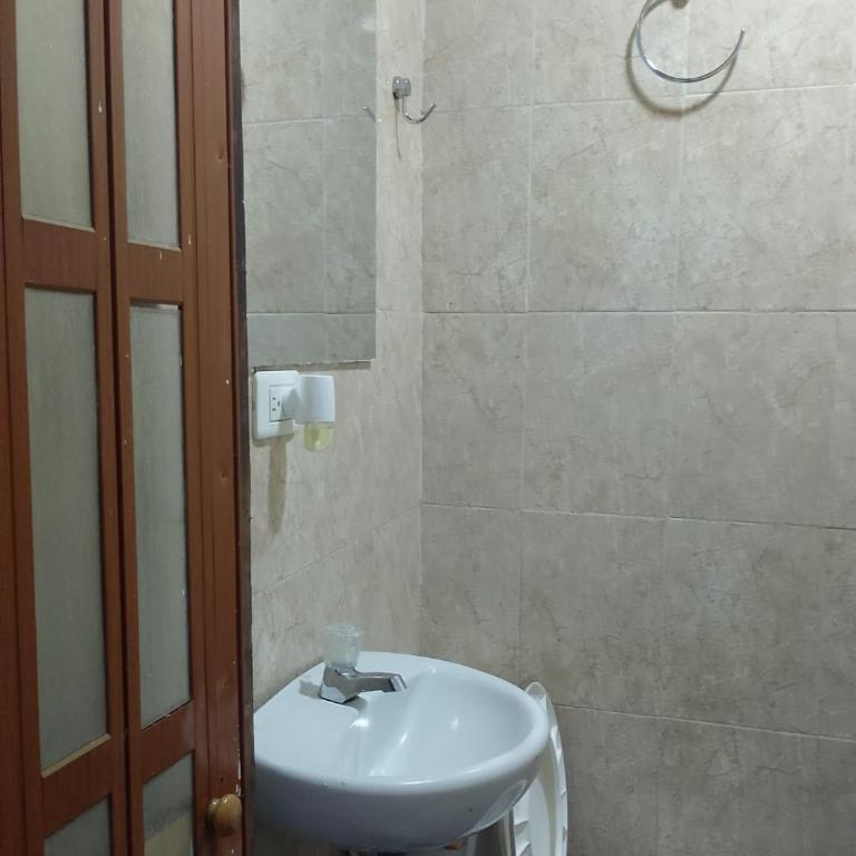 Hostal #10-33 - Double Room with Private Bathroom - 5