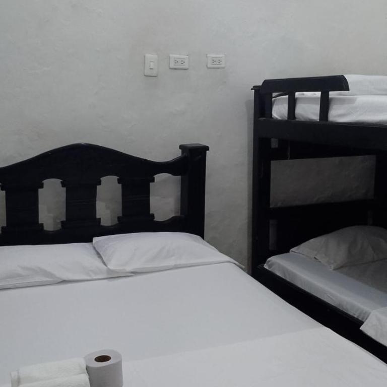 Hostal #10-33 - Double Room with Private Bathroom - 1