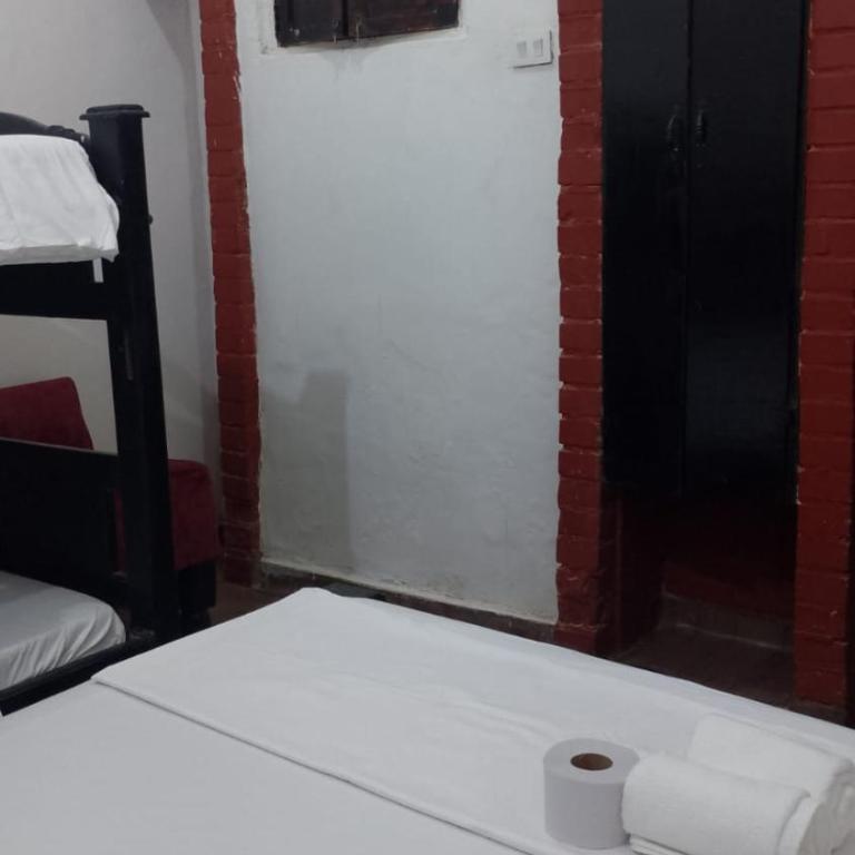 Hostal #10-33 - Double Room with Private Bathroom - 2