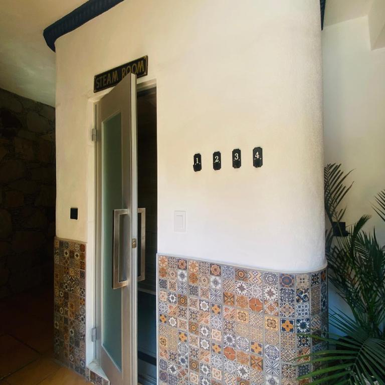 Castillo De La Santa Cruz-A - Deluxe One-Bedroom Apartment with Garden View - 8