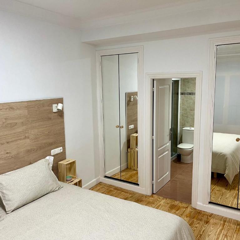 Pensión Miramar - Habitación Doble Deluxe con balcón - 1 o 2 camas - 2