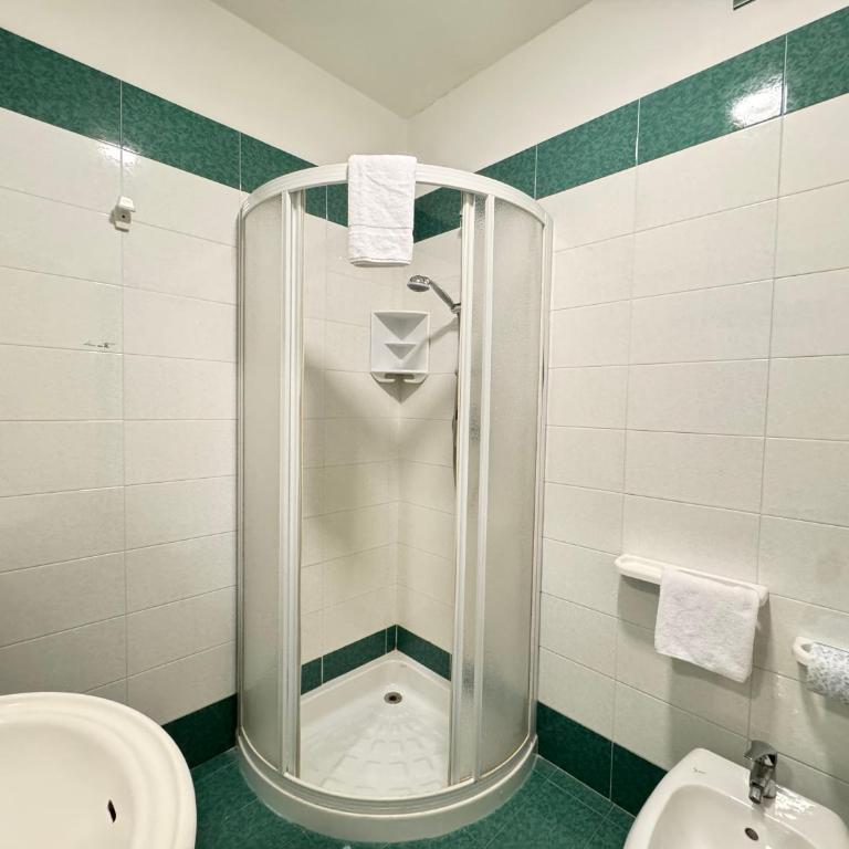 Hotel Falcone - Camera Familiare - 3