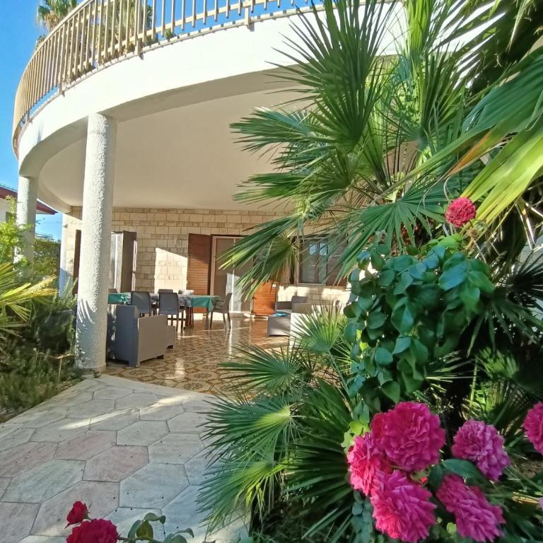Villa Ginetta - Three-Bedroom House - 9