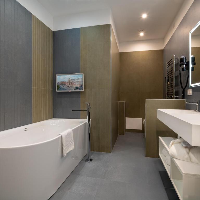 69 Suite Boutique - Superior King Suite - 2