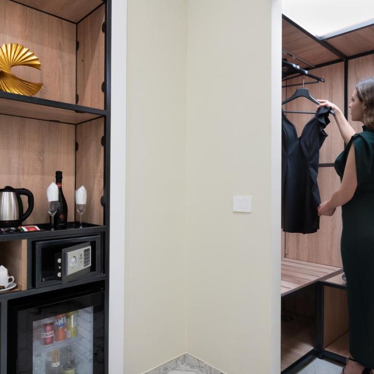 69 Suite Boutique - Superior King Suite - 7