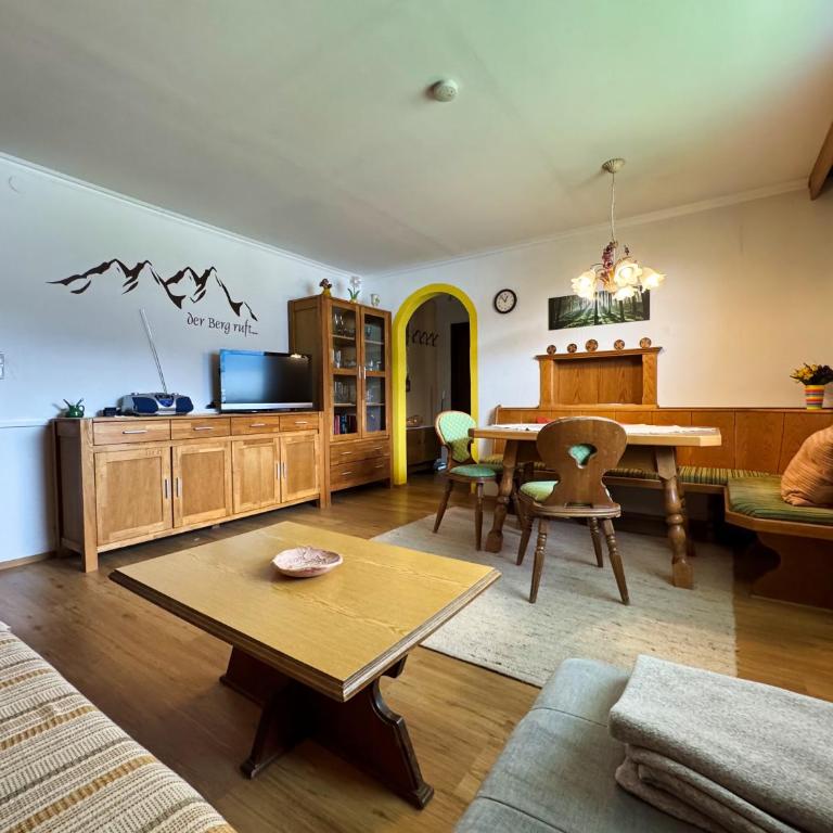 Panorama-Ferienwohnung Isser - Apartment mit 2 Schlafzimmern und Bergblick - 3
