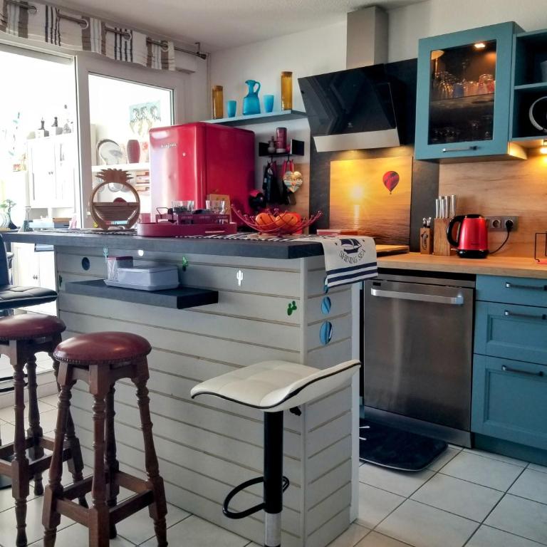 MOM' Blue Paradise Front De Mer 3 étoiles 61 m2 CAP'Diem 3 Clim - Idéal pr un Séjour de 15j ou plus ! Wifi, lit 160 - 4è Ascenseur, Parking, Piscine, Pétanque, Ping-pong - Pistes cyclables - Golf & Tennis à 10 mn - Apartment with Sea View - 70