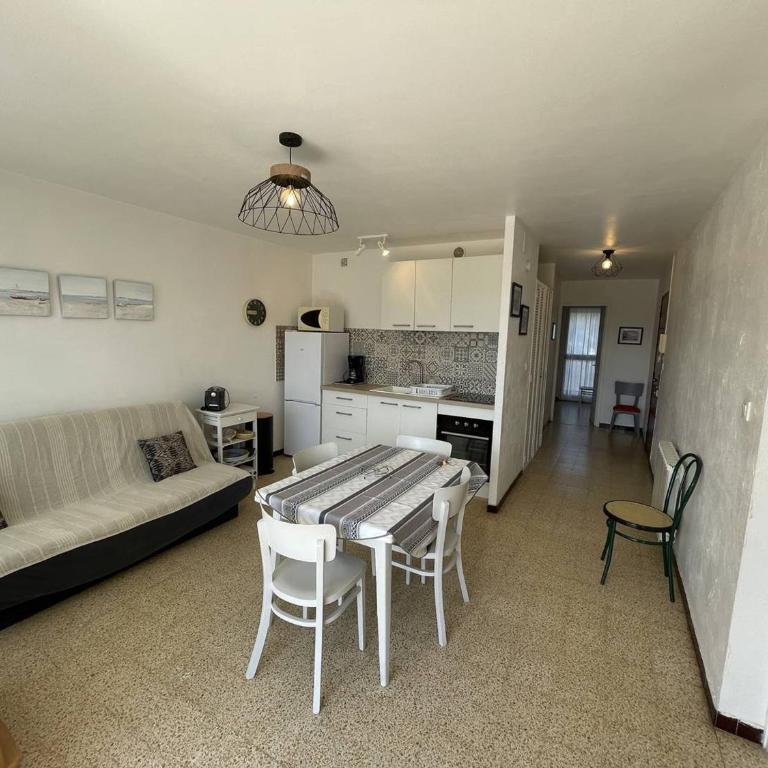 Appartement T3 spacieux, 6 couchages à Saint-Cyprien Plage, proche port et commerces, parking sécurisé - FR-1-106-38 - Apartment - 25