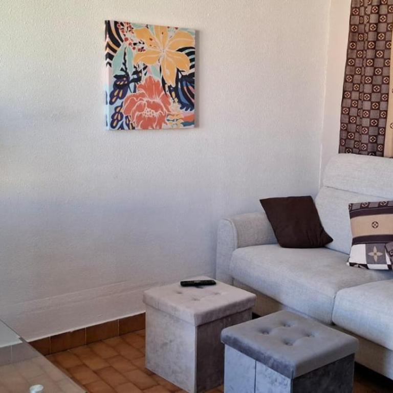 Petit appart sympa clim piscine balcon - One-Bedroom Apartment - 10