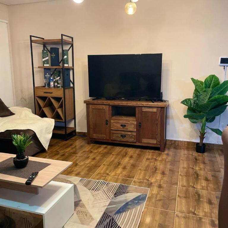 Casa a minutos del Aeropuerto - Casa de 3 dormitorios - 6