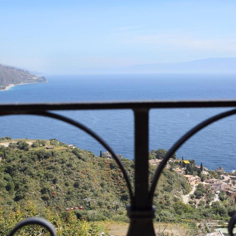 Villa Astoria - Camera Superior Matrimoniale/Doppia con Letti Singoli con Balcone e Vista Mare - 13
