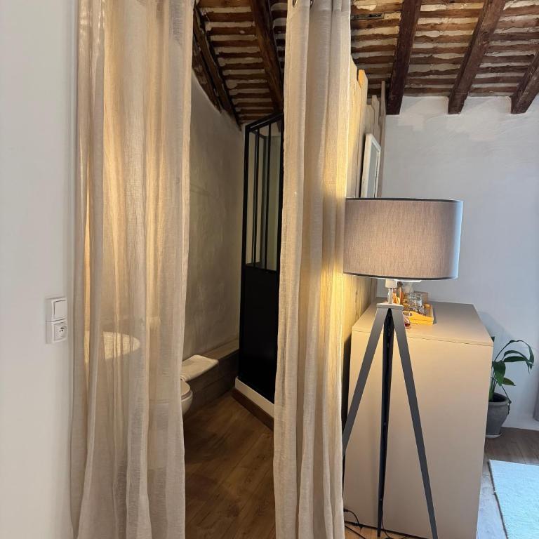 La Chapelle sur la Sorgue - Chambre Double ou Lits Jumeaux Deluxe - Vue sur Ville - 4