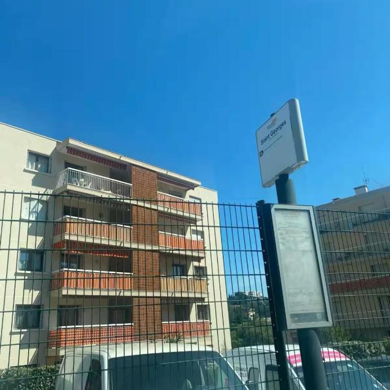Appartement T2 le Saints Georges 48 m2 meublés équipés Clims 2 balcons ensoleillés parking gratuit et wifi - Appartement 1 Chambre - 19