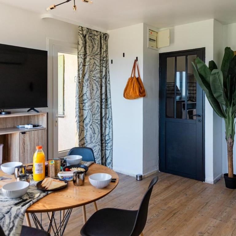 Air-conditioned apartment with pool and sea view - Appartement 2 Chambres - 8