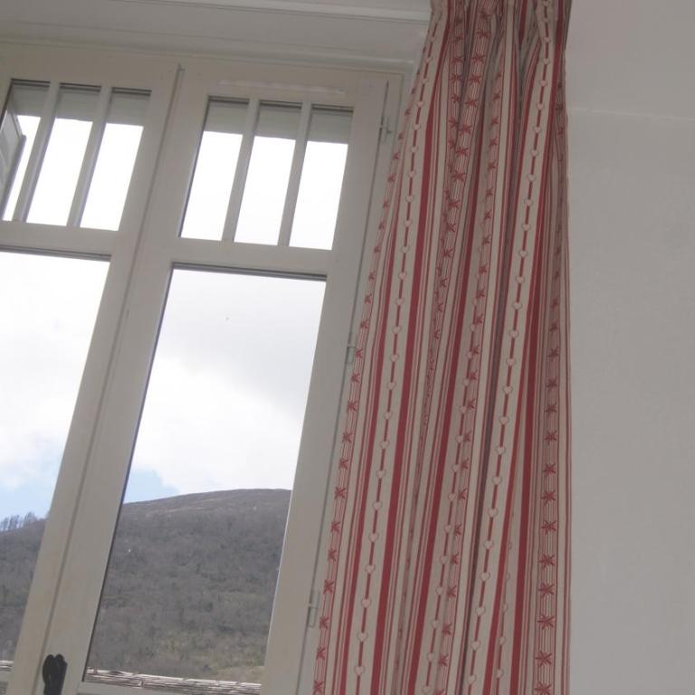 Appartement Reines des Pyrénées, T2, entier, centre Luchon, tarif cure thermale, wifi, casier à skis, ascenseur - Apartment mit 1 Schlafzimmer - 9