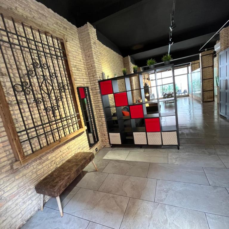 IY Loft 4 - Open Plan Garage Style - Up to 4 people - One-Bedroom Apartment - 6