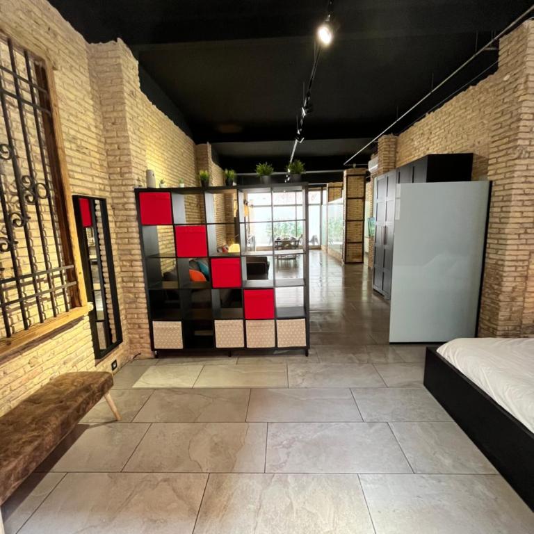 IY Loft 4 - Open Plan Garage Style - Up to 4 people - One-Bedroom Apartment - 7