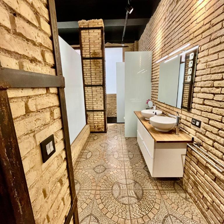 IY Loft 4 - Open Plan Garage Style - Up to 4 people - One-Bedroom Apartment - 17