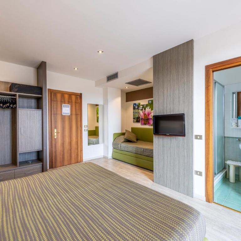 Hotel Ideal - Camera Familiare con Terrazza - 6