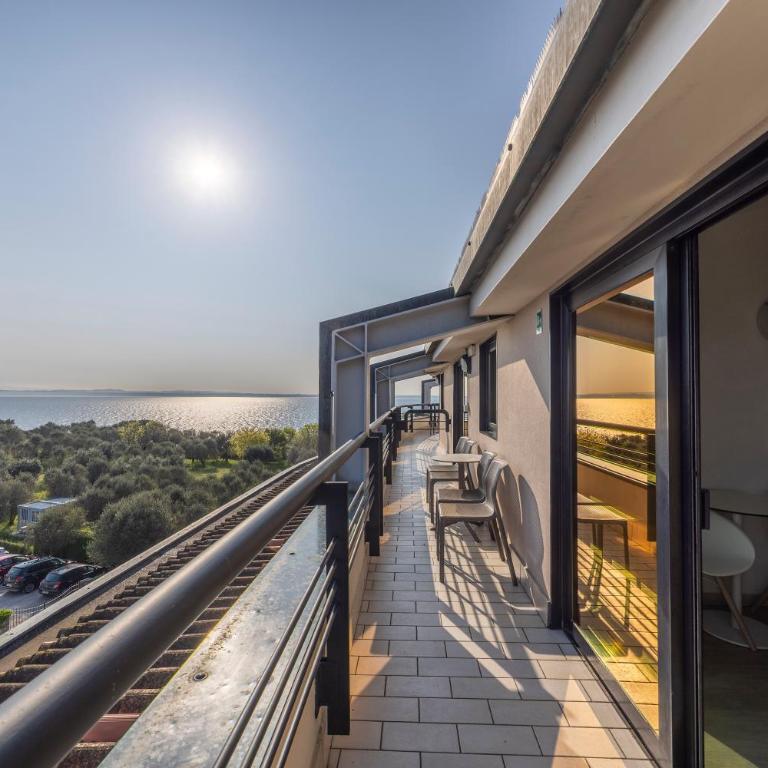 Hotel Ideal - Camera Familiare con Vista Lago - 9