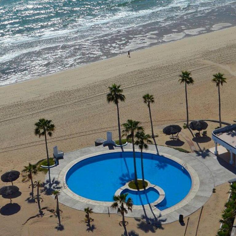 Coastal Getaway on Sandy Beach D502 Casa Blanca - Apartment - 2