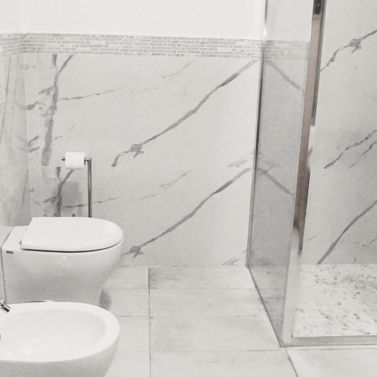 Yllen Rooms - Suite Deluxe con Vasca Idromassaggio - 16