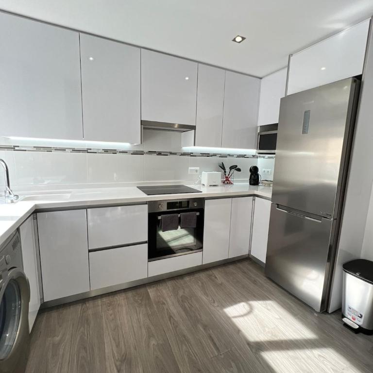Cullera Sea and Mountain Balcony - Three-Bedroom Apartment - 6