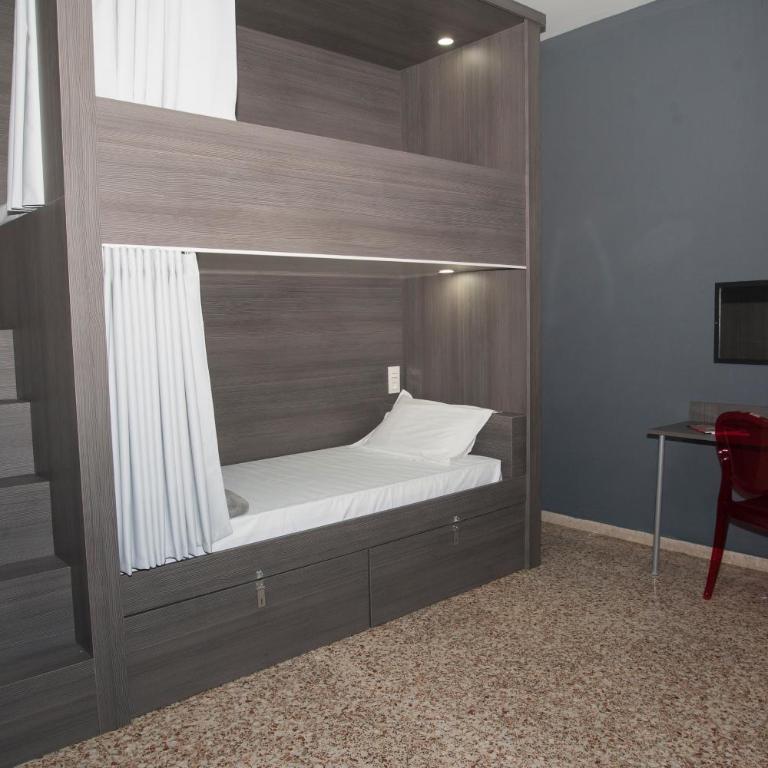 Quart Youth Hostel & Apartments - Bed in 8-Bed Mixed Dormitory Room - 3