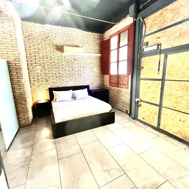 IY Loft 4 - Open Plan Garage Style - Up to 4 people - One-Bedroom Apartment - 15