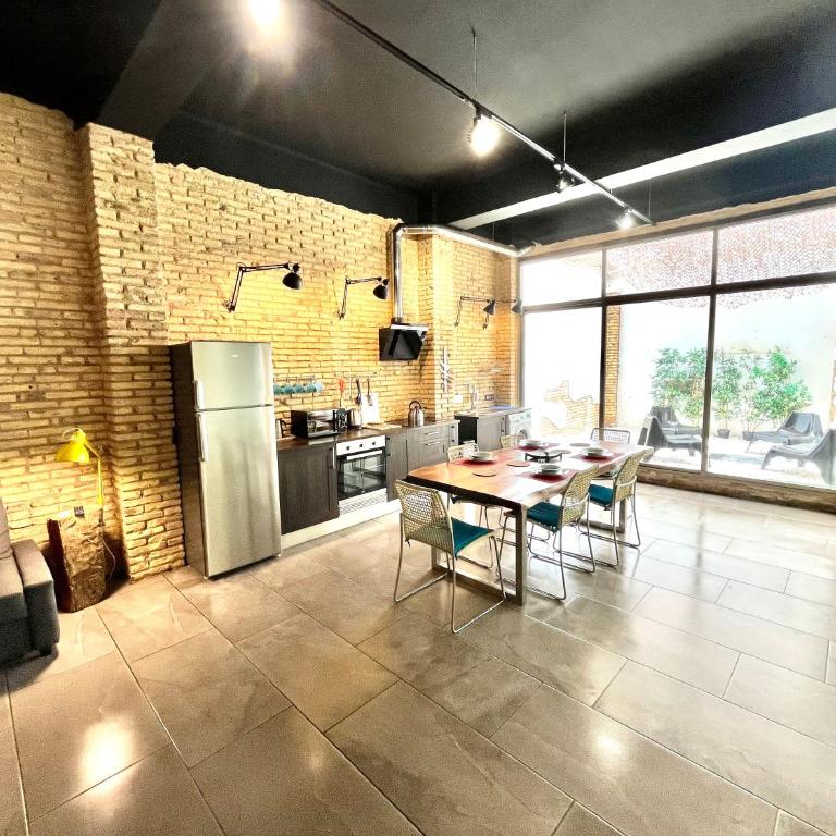 IY Loft 4 - Open Plan Garage Style - Up to 4 people - One-Bedroom Apartment - 11