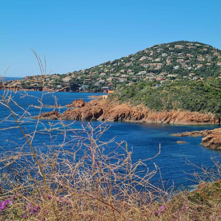 T2 Vue mer, Jardin clos, Village vacances Cap Esterel St Raphaël - Apartment mit 1 Schlafzimmer - 40