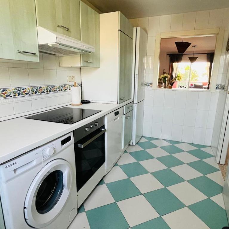 Bueno, bonito y barato Benalmádena Costa - Two-Bedroom Apartment - 9
