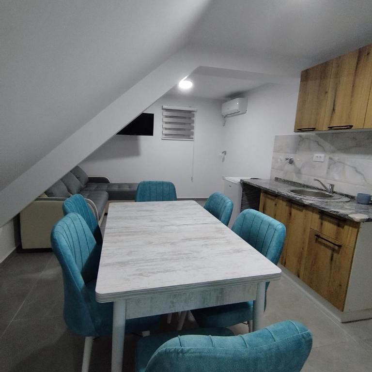Apartmani Manić - Apartman sa 2 Spavaće Sobe i Balkonom - 8