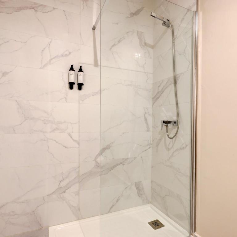 Hostal Puerta Almar - Suite Familiar - 9