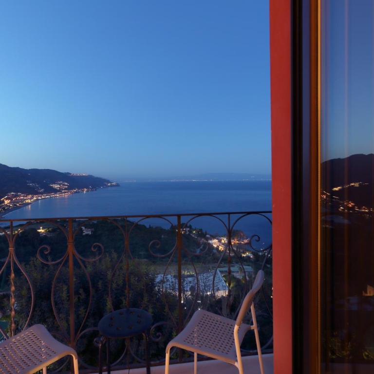 Villa Astoria - Camera Superior Matrimoniale/Doppia con Letti Singoli con Balcone e Vista Mare - 14