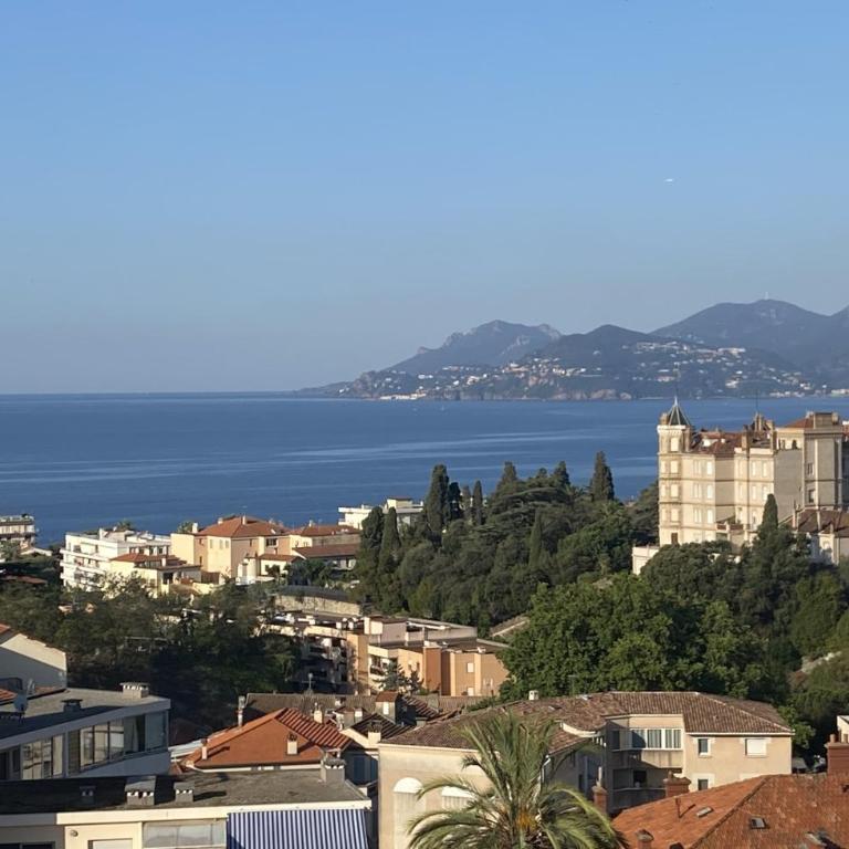 Geoffrey By Terrys Homes - Apartment mit 2 Schlafzimmern, Terrasse und Meerblick - 6
