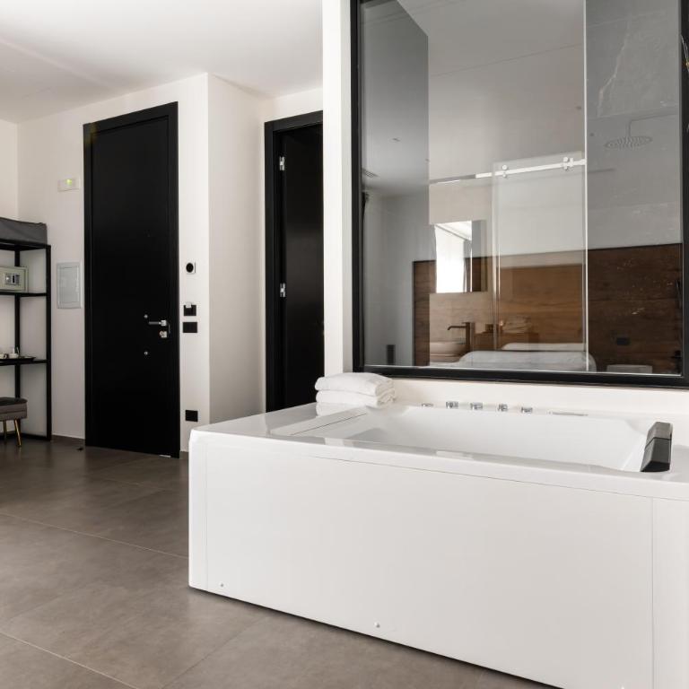 Luxury Suite New Look - Camera Matrimoniale con Vasca Idromassaggio - 18