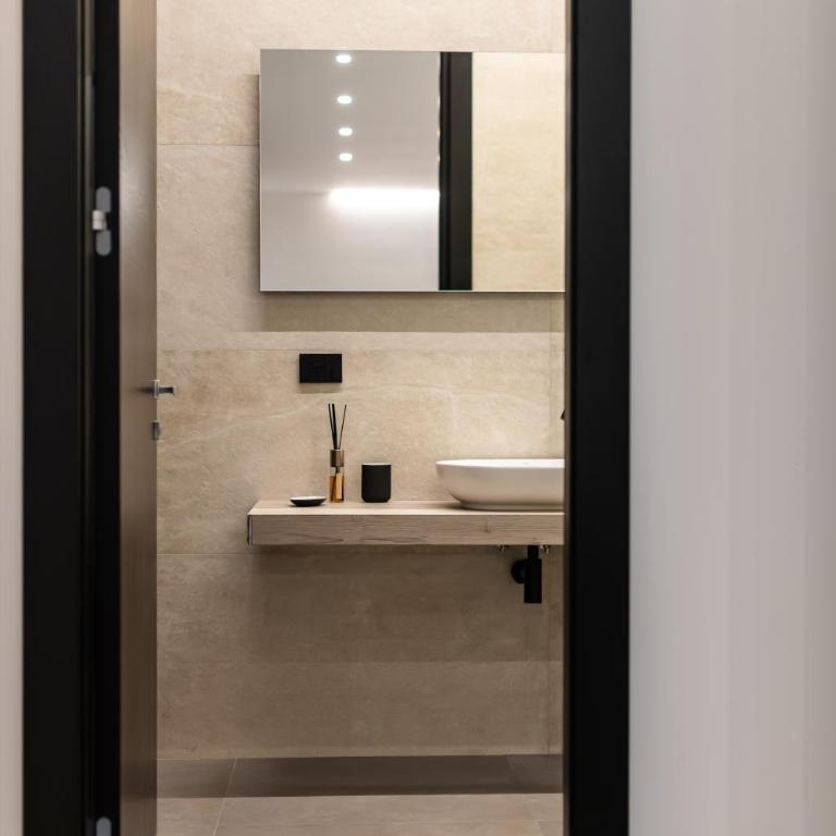 Luxury Suite New Look - Camera Matrimoniale con Vasca Idromassaggio - 14