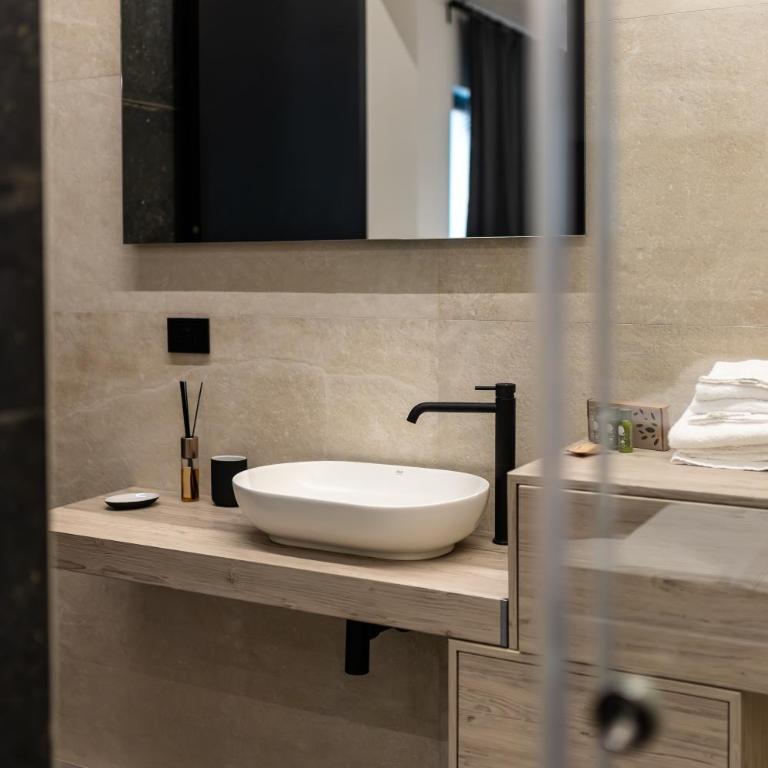 Luxury Suite New Look - Camera Matrimoniale con Vasca Idromassaggio - 13