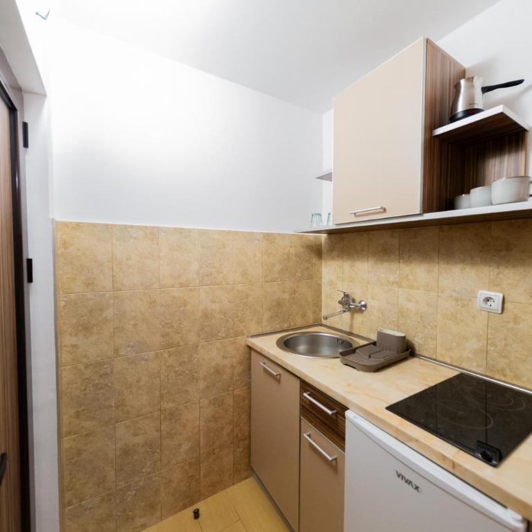 Azzuro apartments Budva - Standardni Trokrevetni Studio - 5