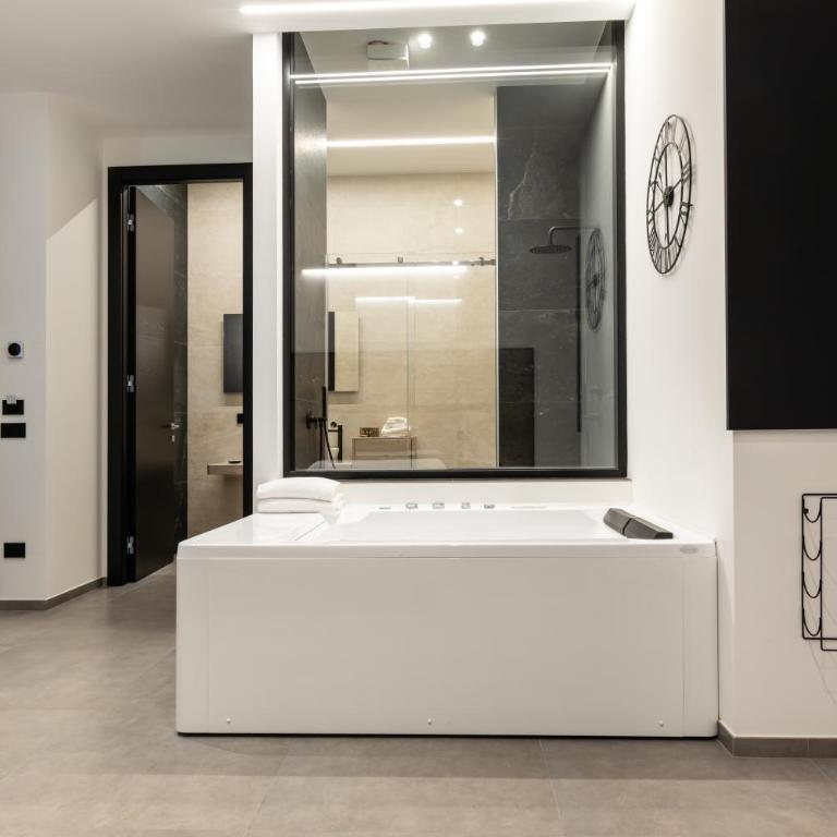 Luxury Suite New Look - Camera Matrimoniale con Vasca Idromassaggio - 5
