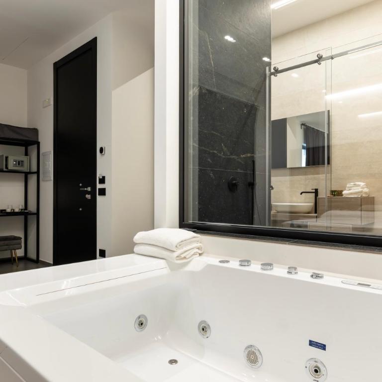 Luxury Suite New Look - Camera Matrimoniale con Vasca Idromassaggio - 4