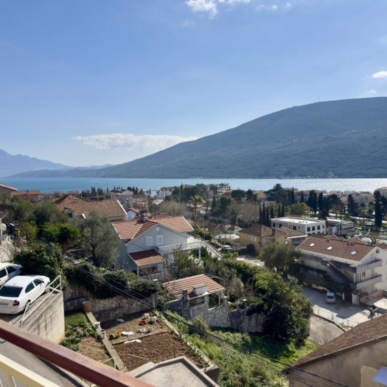 Vavic Apartments - One-Bedroom Apartment with Balcony and Sea View - 8
