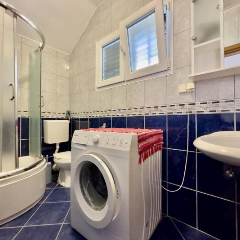 Vavic Apartments - One-Bedroom Apartment with Balcony and Sea View - 11